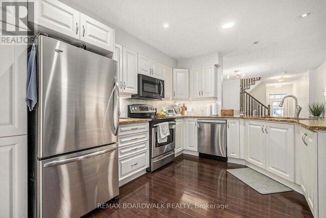 Photo - 284 Par-La-Ville Cir