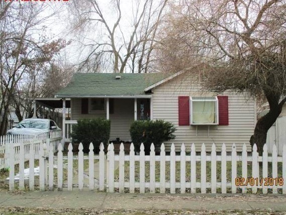 Building Photo - VINTAGE BUNGALOW NEAR CORBIN PARK AVAILABLE NOW!!
