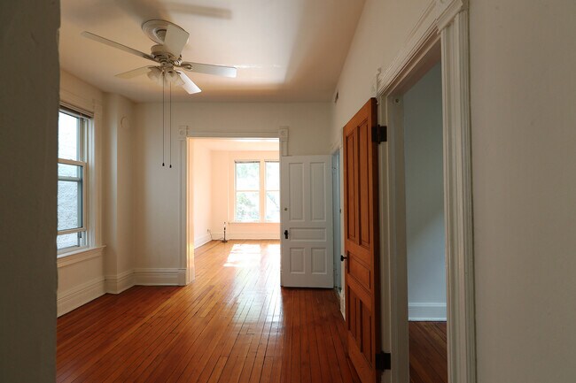 Photo - 833 N Winchester Ave