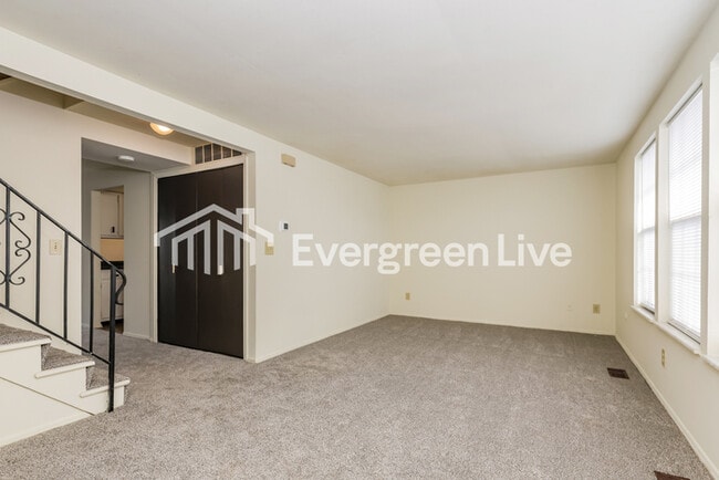 Photo - 7699 Mt Hood