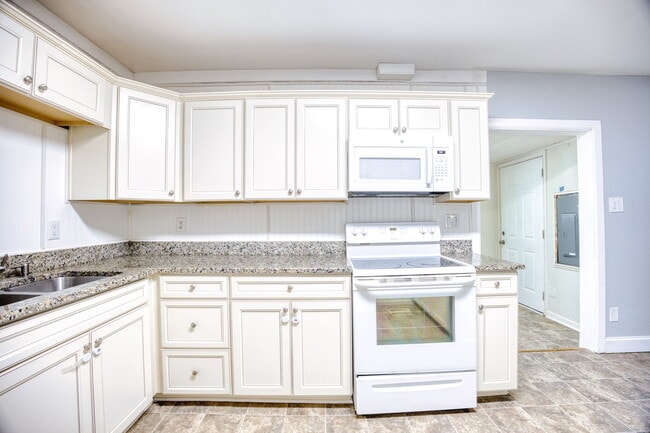 Photo - 2423 Shafer St