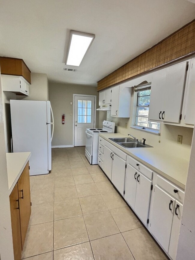 Photo - Ocean Springs School District & Golf Cart District – 3BR/1BA