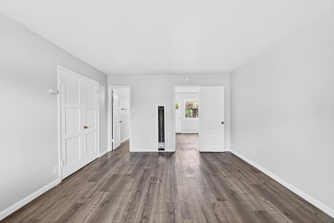Building Photo - 445 W 15th St Unit 04
