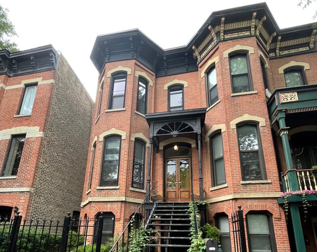 Building Photo - 2050 N Bissell St Unit 1