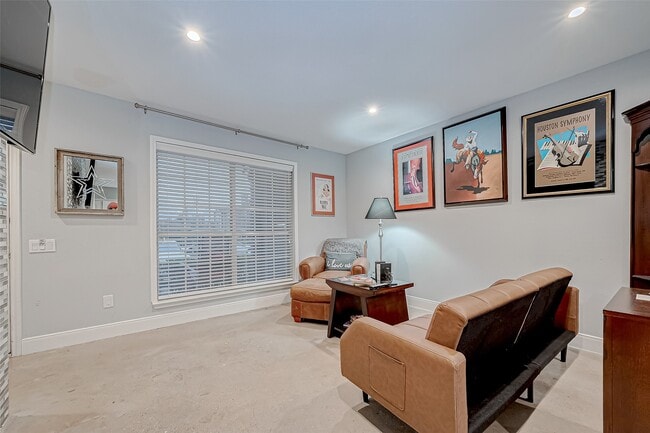 Building Photo - 1860 White Oak Dr Unit 375