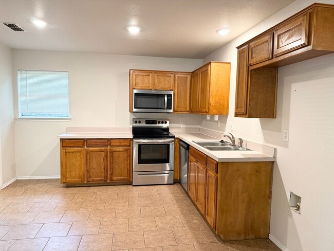 Building Photo - 129 Stewart Bend Ct Unit B Rental