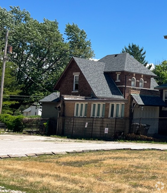 Building Photo - 415 N Gilbert St Rental