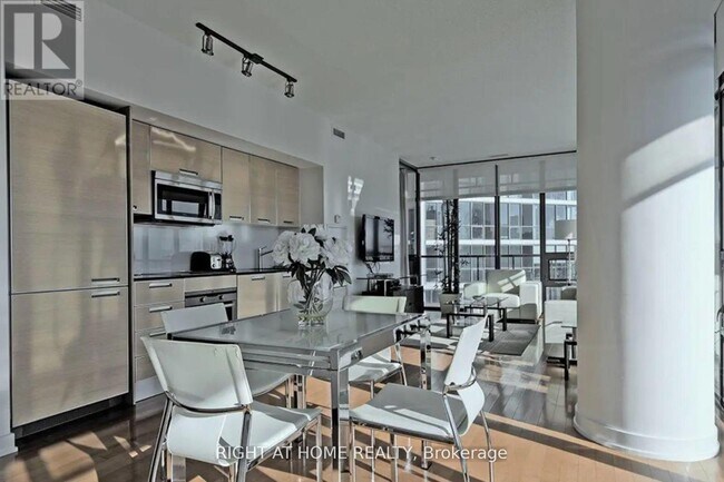 Photo - 33 Charles St E Unit 2403