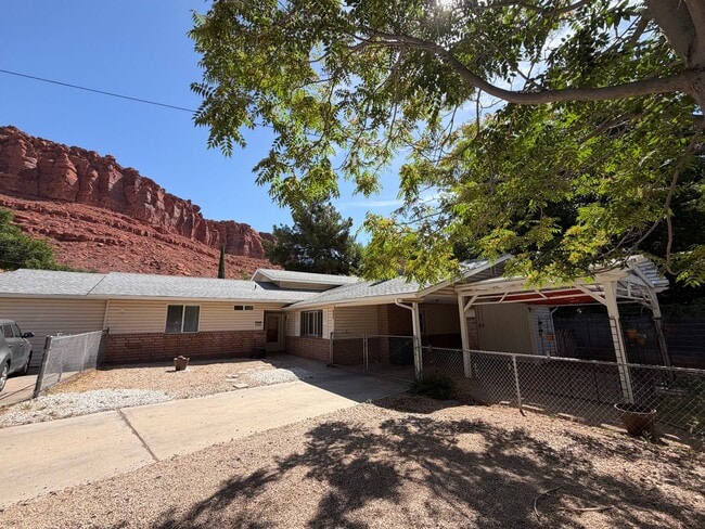 Building Photo - SPACIOUS PROPERTY AVAILABLE FOR RENT