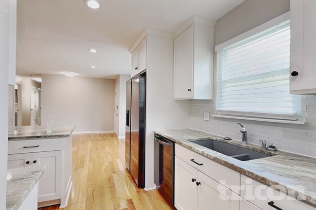 Photo - 10218 Haskins St