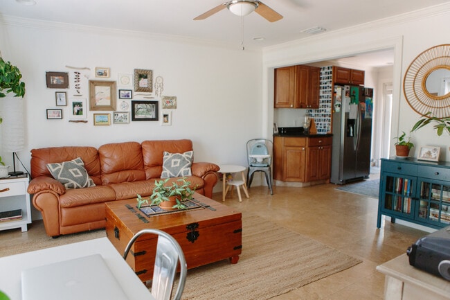 Living - 247 Malverne Rd Unit 247