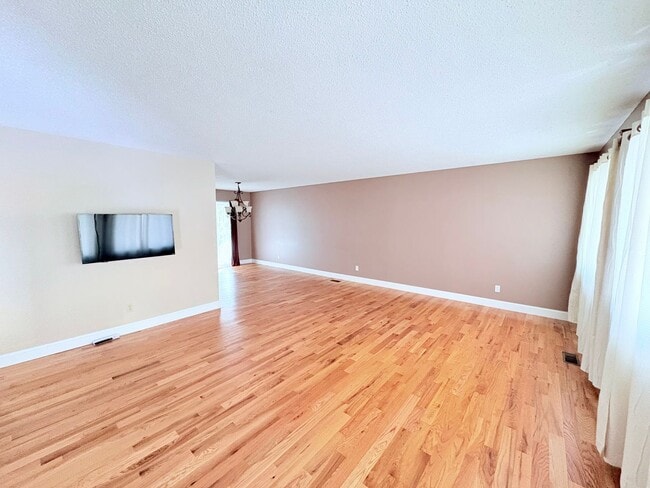 Photo - 101 Knight Cir