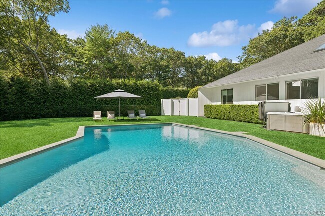 Photo - 10 Lakewood Ln