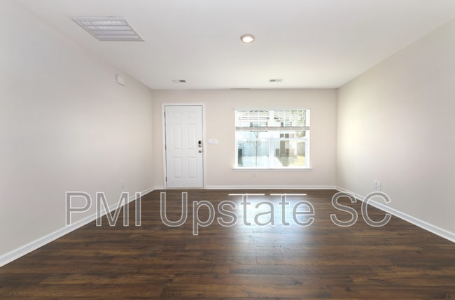 Photo - 618 Evaleigh St