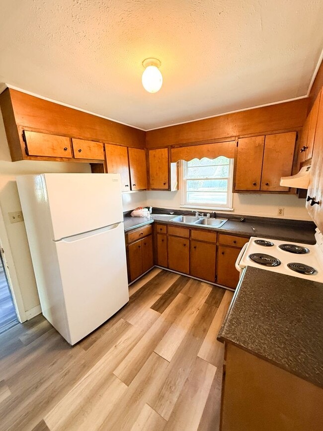 Photo - 1404 Lake Park Rd