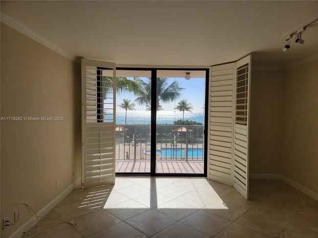 Photo - 2625 Collins Ave Condominio Unidad 306