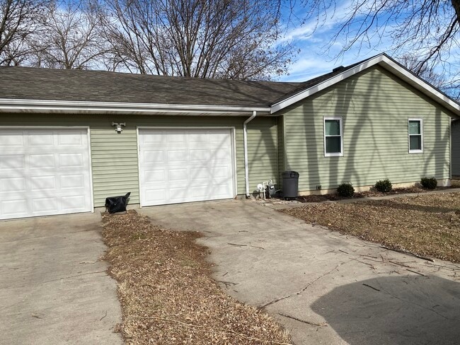 Photo - 1212 Elm Hills Blvd