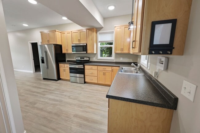 Photo - 4 Bedroom House for Rent