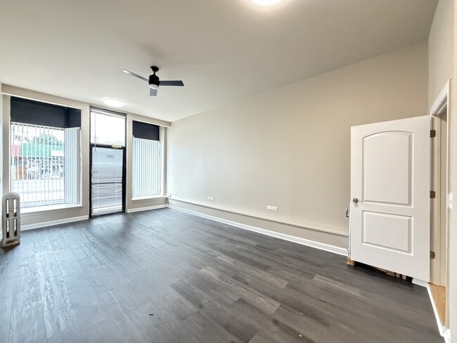 3573 N Milwaukee Ave Unit J09P