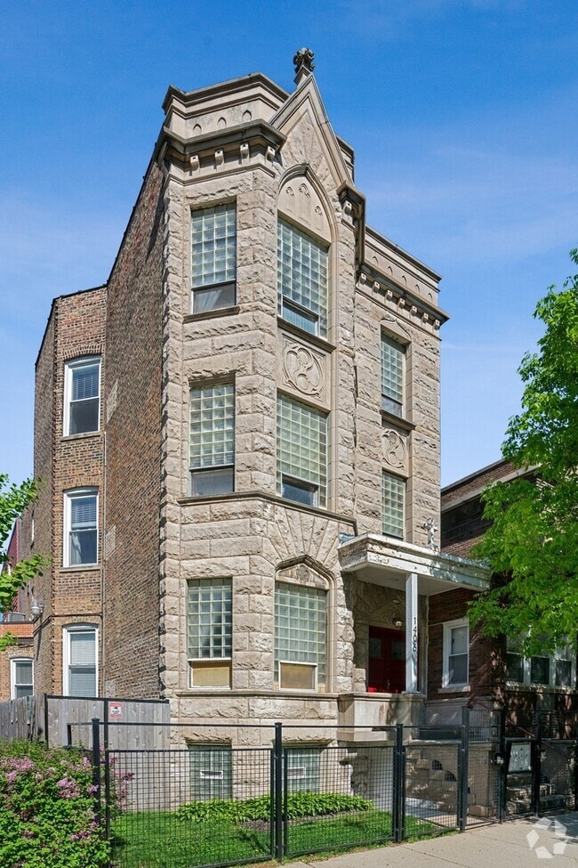 Building Photo - 1406 N Washtenaw Ave Unit 3 Rental