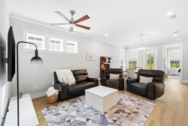 Photo - 323A Suwannee Dr