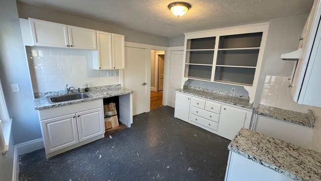 Building Photo - 54 Hooker Ave