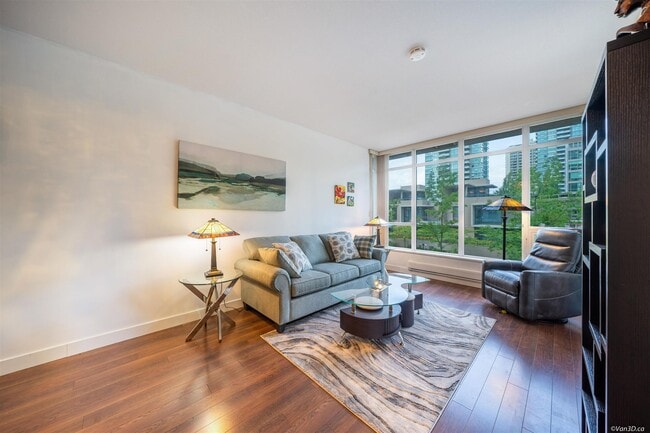 Photo - 2077 Rosser Ave