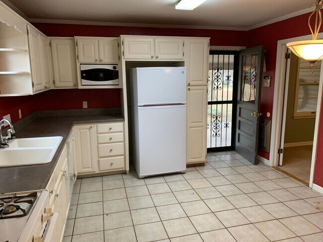 252 Paris Pike