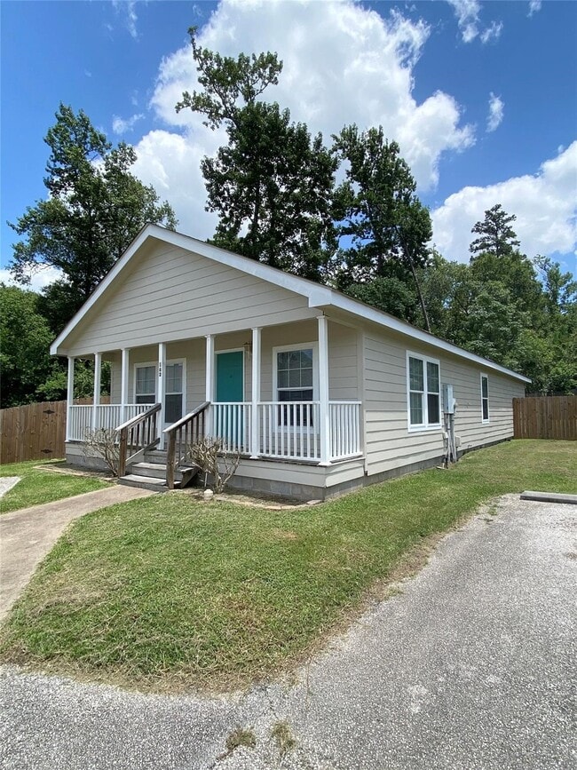 Building Photo - 162 Varsity Dr