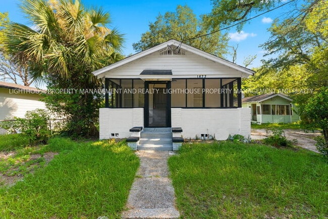 Photo - Newly Renovated 3 Bedroom Home With Modern Kitchen