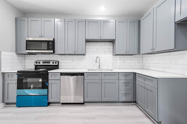 Building Photo - 16985 Glenheath St Rental