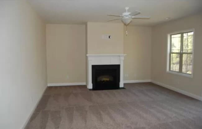 Photo - Spacious 4-Bedroom Home with Bonus Room in...