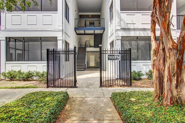Building Photo - 1025 Riverland Woods Pl Unit 905 Rental