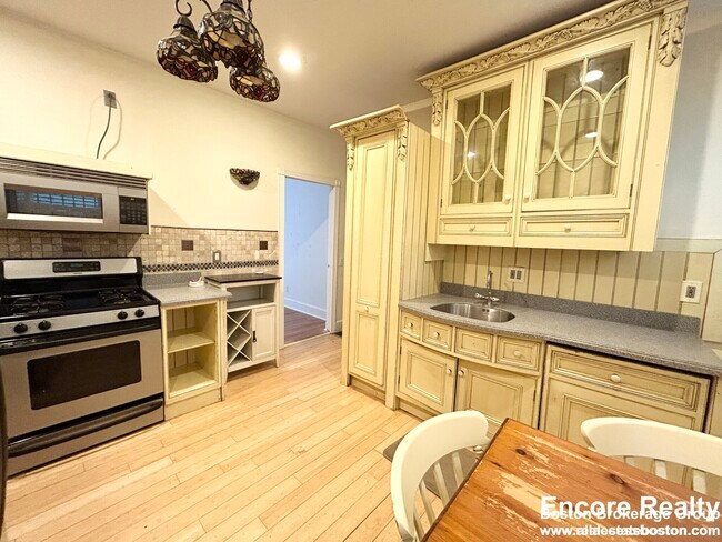 Photo - 17 Sachem St Unit #1