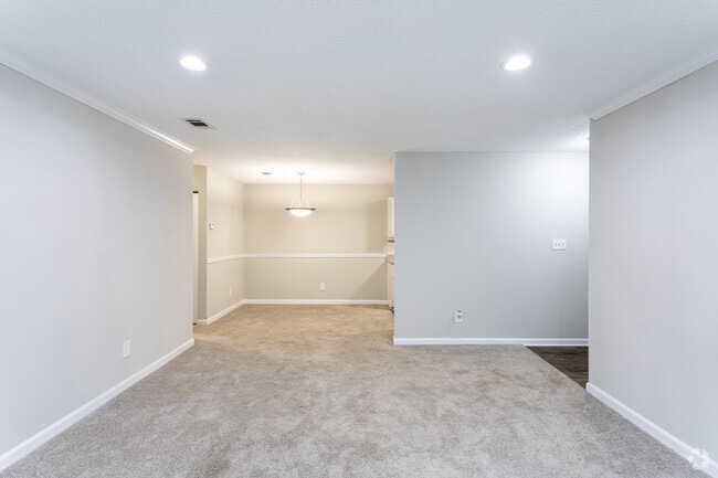 2BR, 2BA - 994 SF