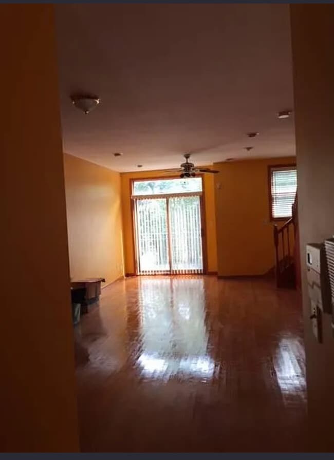 Photo - 1322 W 31st Pl