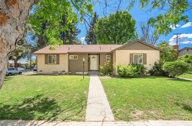 Photo - 19738 Gresham St Casa