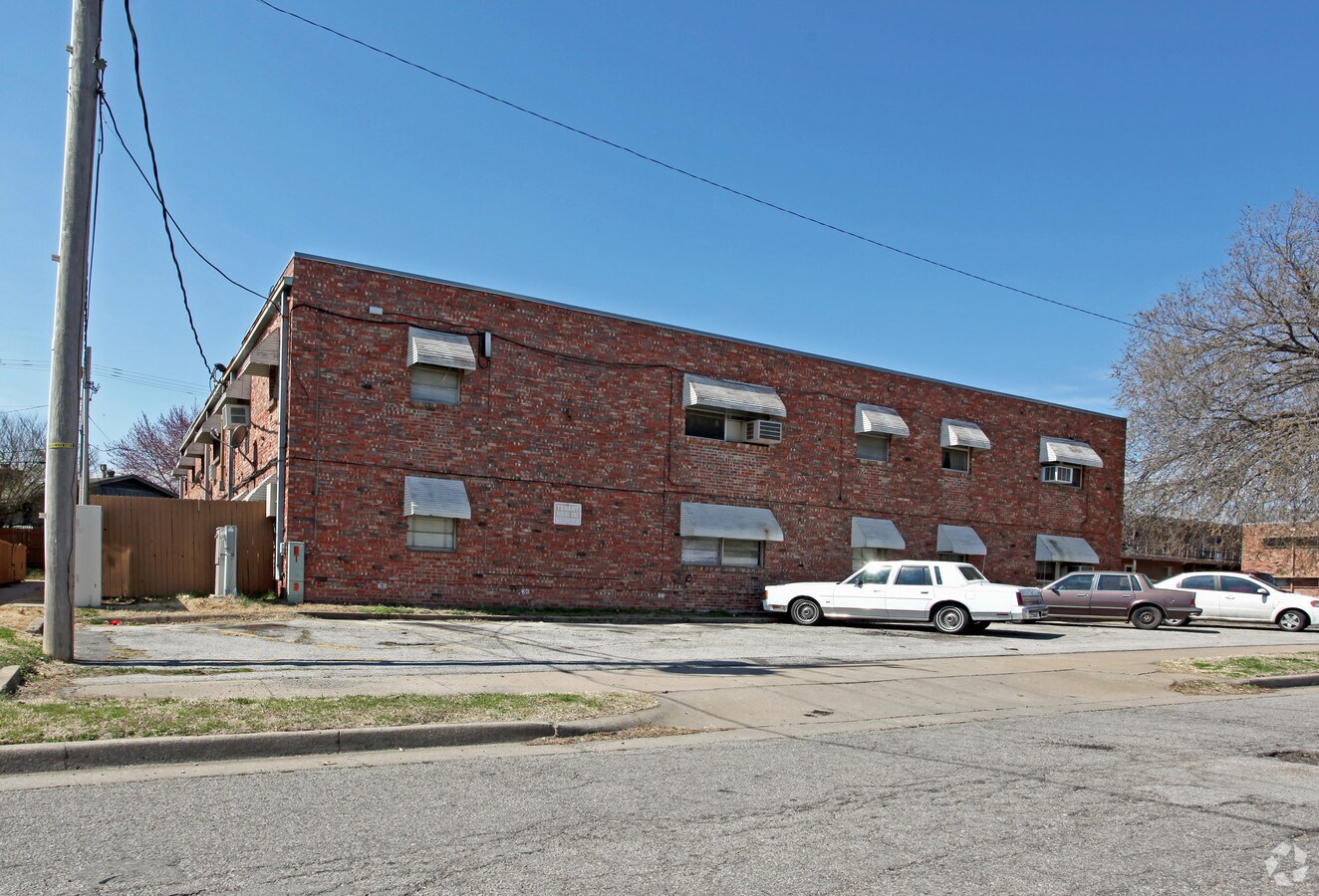 Winston Elms - Winston Elms Apartments