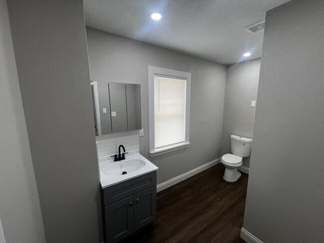 Photo - 193 Reynolds St