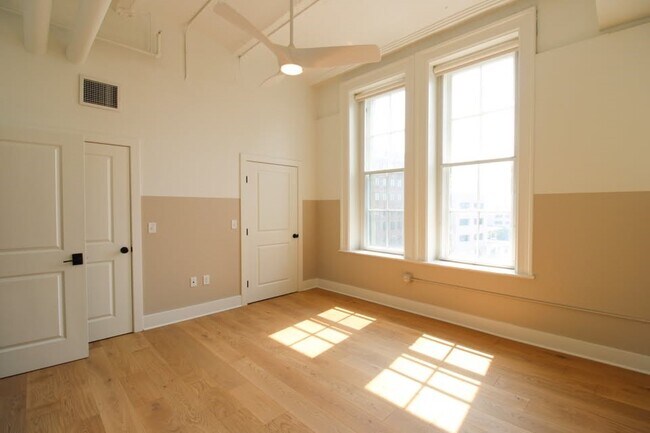 Photo - 30 W Broad St