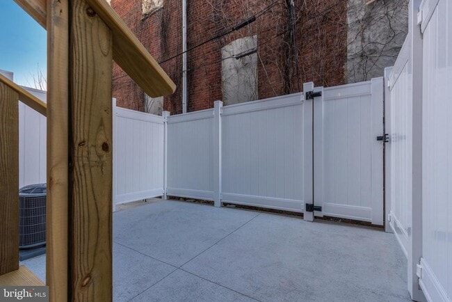 Photo - 141 W Huntingdon St Unidad 1