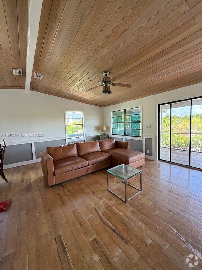 Building Photo - 143 Valois Blvd Rental