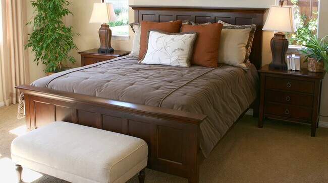 Photo - Rideau Towers