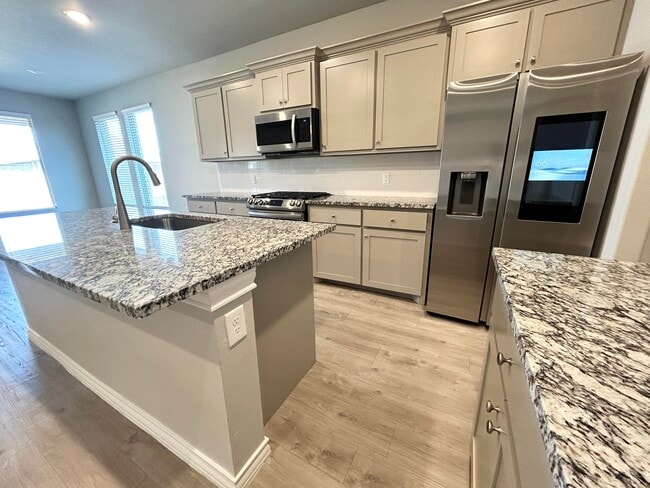 Photo - 7612 61st St