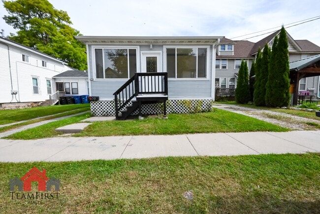 Photo - 608 Central St