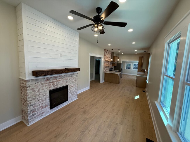 Photo - 409 W 6th Ave