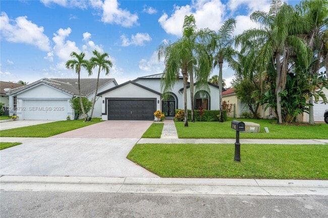 758 Lake Wellington Dr