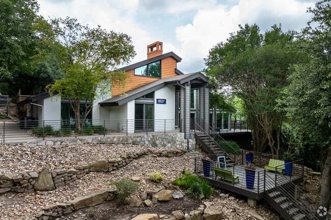 Building Photo - Capital Hills