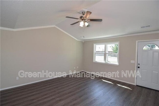 Photo - 117 E Veterans Pkwy