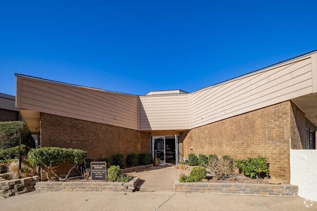 Leasing Office - Tinker Del Village Apartments